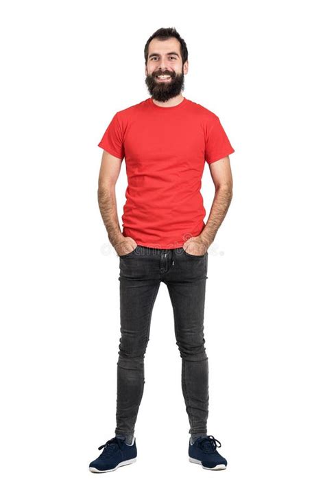 Homem Farpado Amig Vel Positivo Feliz No T Shirt Vermelho E Em Cal As