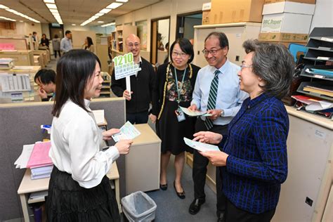 公務員事務局全程投入撐區選、齊投票（附圖）