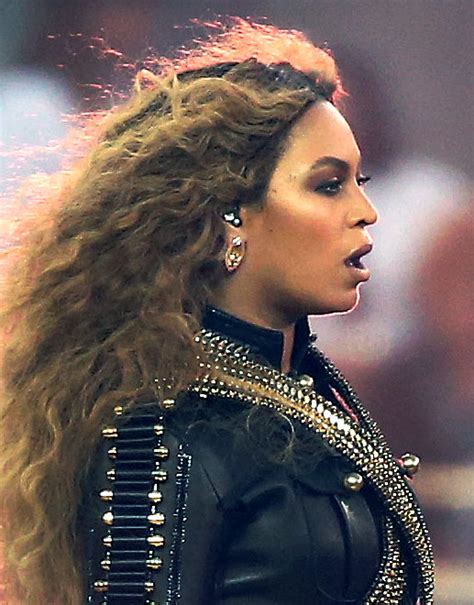 Beyonce Wore 31-Carat Diamond Earrings at Super Bowl 50