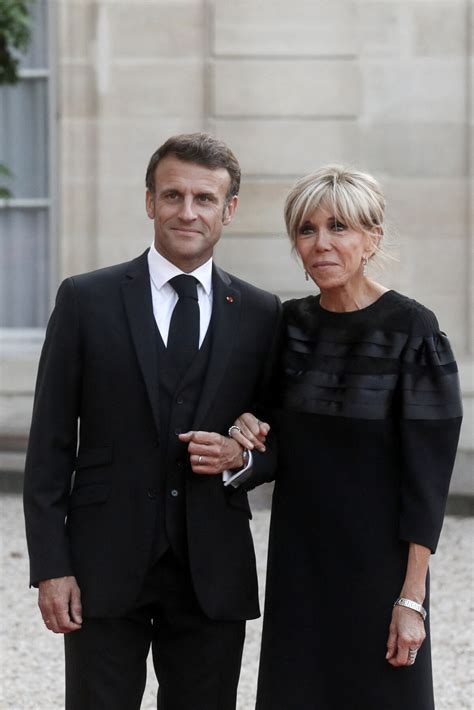 Photo Un Couple Tr S Classe Le Pr Sident Fran Ais Emmanuel Macron