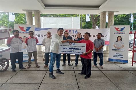 Peduli UMKM Bagi Bagi Gerobak Jadi Aksi Nyata Program Partai Perindo