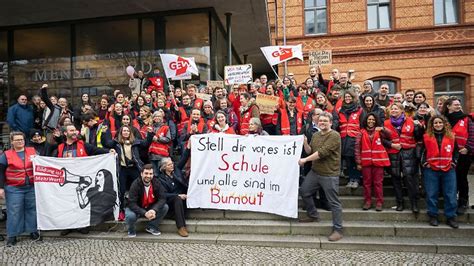 Berlin Brandenburg GEW setzt Lehrkräfte Warnstreik in Berlin fort