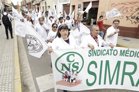 Médicos Anuncian Paros Escalonados Contra Jubilación Forzosa Y