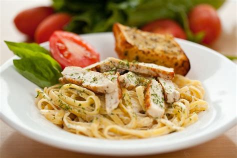 Tejszínes csirkés tészta Chicken Alfredo Recept képpel