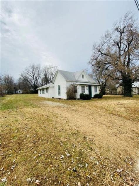 c.1920 Fixer Upper in Lebanon, MO Under $30K - Original Kitchen