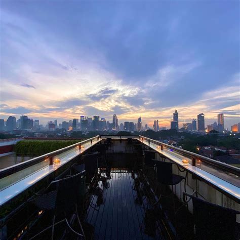 hotel  rooftop keren parah  jakarta mulai rp  ribuan aja
