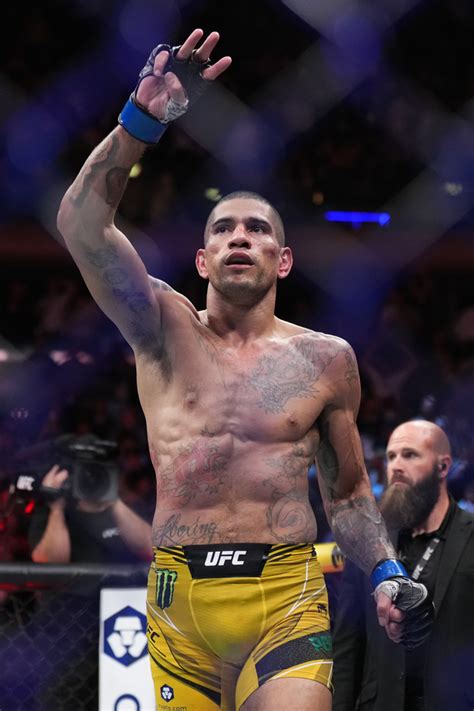 Monster Energy S Alex Pereira Takes Ufc Middleweight Division Title By