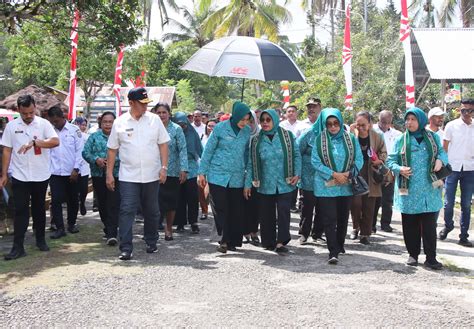 PJ BUPATI SBB DAN KETUA TP PKK SAMBUT TIM PENILAI LOMBA DESA TINGKAT