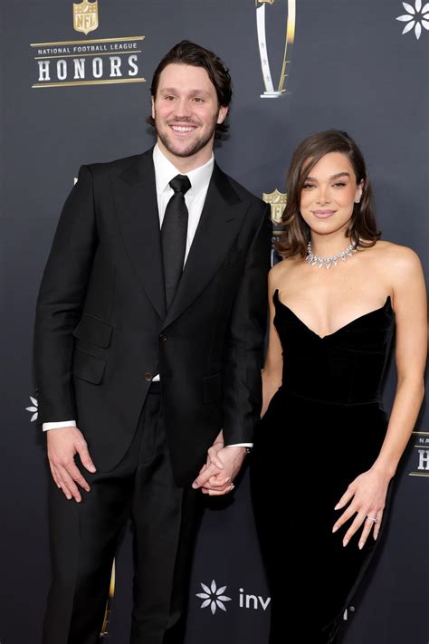 Josh Allen thanks Hailee Steinfeld, parents, Bills organization in
