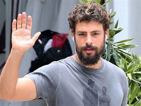 Cauã Reymond Cabelo Grande - O Corte de Cabelo do Cauã Reymond: O Estilo Que Dominou 2026