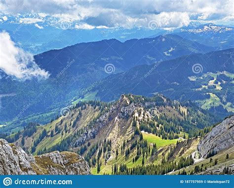 Mooi Uitzicht Vanuit De Alpenpiek Van De Graforn In De Zwitserse