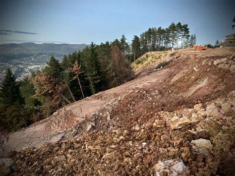 I Dalje Prisutne Duboke Pukotine I Oticanje Vode Na Curinim Njivama