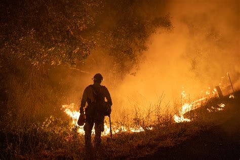 California S Mosquito Fire Jumps River Threatening