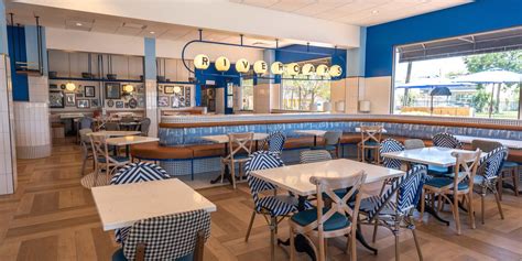 River Oaks fast casual restaurant staple upgrades with new look and ...