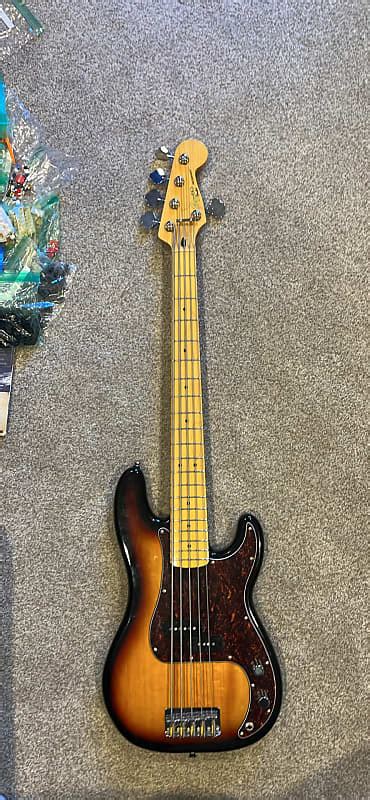 Squier Vintage Modified Precision Bass V Reverb