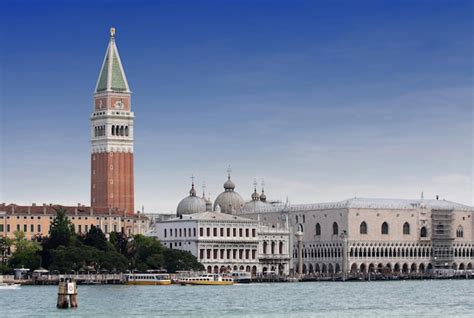 Piazza San Marco Y El Palacio Ducal De Venecia Foto Premium