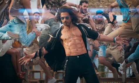 Shah Rukh Khan On Flaunting Abs In Jhoome Jo Pathaan Its Scary Don