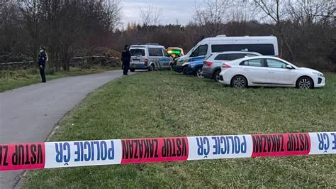 Fotogalerie V Čakovicích v lese byla nalezena tři mrtvá těla Pražský