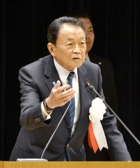 福岡県芦屋町で講演する自民党の麻生副総裁＝28日 麻生太郎氏の「おばさん」発言に高まる批判 政治の現場、外見や年齢の差別が後絶たず