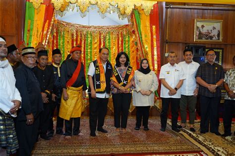 Media Center Tiba Di Desa Adat Suku Sakai Bengkalis Menkominfo Di