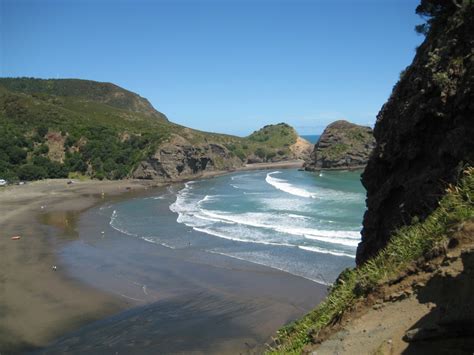 A remarkable day at Piha Beach, New Zealand | hubpages