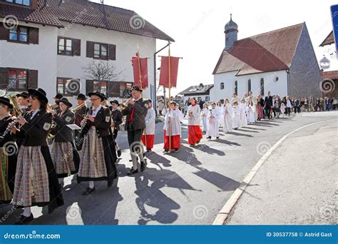 La Celebrazione Della Prima Comunione Santa Fotografia Stock Editoriale