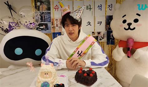 Bts Community Posts 💗🎂🐹happy Birthday Jin ⁎ 🎂💗 ジン君、お誕生日おめでとう🥂 W Liveもしてくれて、誕生日にお顔を見る事ができて嬉しかった