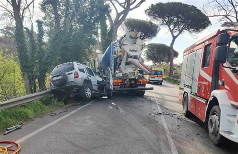 Incidente Mortale Tra Ardea E Aprilia Scontro Autobetoniera Jeep