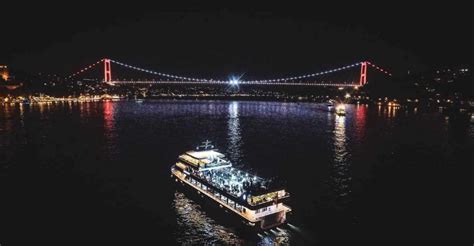 Estambul Crucero De Nochevieja Con Cena De Gala Y Copas Getyourguide