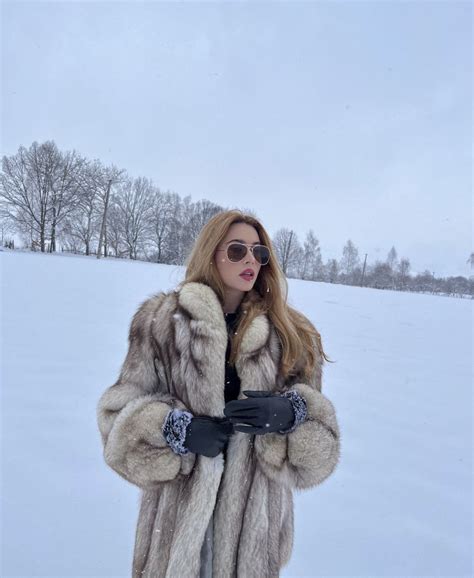 Pin By Zeubiii On Fur Fur Coat Fashion Winter Fur Coats Fox Coat