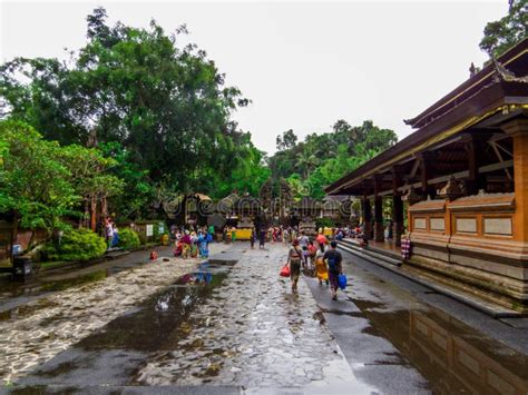tirta empul temple ubud editorial photography image  bathing