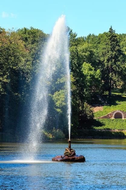 Premium Photo Summer Sofiyivka Dendrology Park Fountain Snake Uman