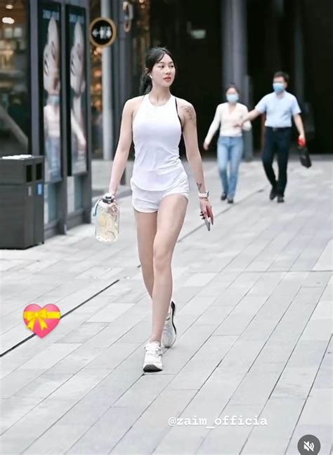 Phát hiện một hot gymer sở hữu đường cong kỳ vĩ chẳng kém nữ công sở