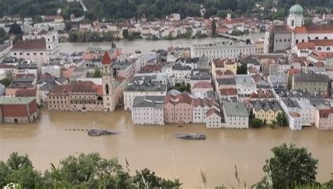 Il video della città di Passau sommersa dall acqua Germania devastata