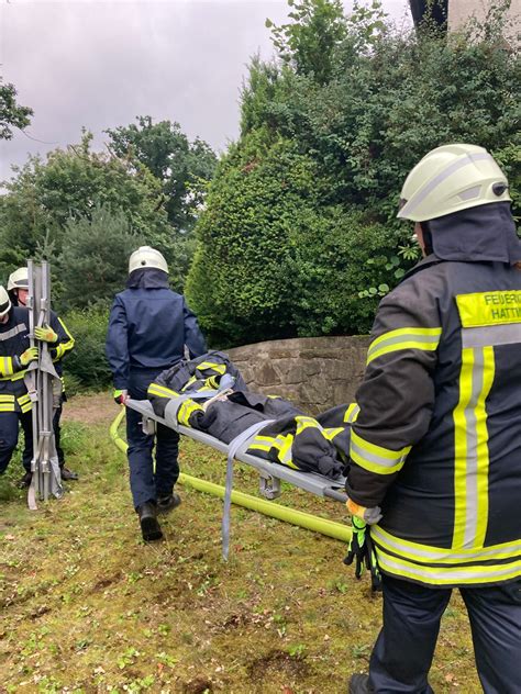 Fw En Brand Im Wohnhaus Feuerwehr Hattingen Rettet Vier Personen Im