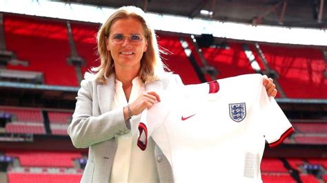 Sarina Wiegman Wins Uefa Coach Of The Year Award Bbc Newsround