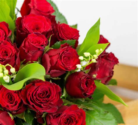 Bouquet De Roses Rouges Et Brins De Muguet Livraison 24h