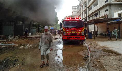 Massive Factory Fire Breaks Out In Karachis Landhi Industrial Area No