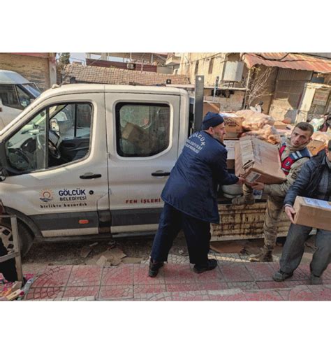 Gölcük ten deprem bölgelerine 41 tır yardım malzemesi