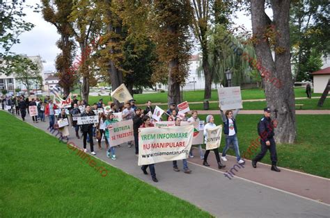 Manifestan Ii Care Se Opun Proiectului Rosia Montana Cum De Nu Va