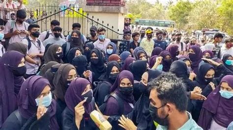 Hijab Row Sc Refuses Urgent Hearing On Pleas Against Karnataka Hc