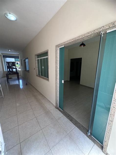 Casa Linear No Primeiro Pavimento Composta De Quartos Sendo Uma Su Te