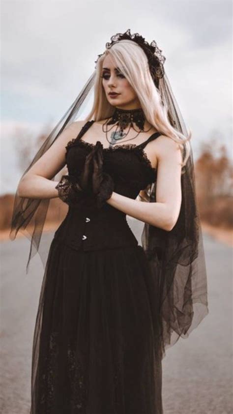 Pin By Greywolf On Goth Queens Goth Women Fashion Women