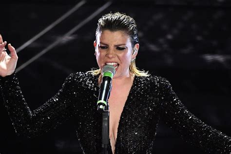 Apnea Il Significato Della Canzone Di Emma A Sanremo Cultweb It