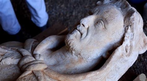 Roma Sorprende Ancora Il Ritrovamento Della Statua Di Ercole Nel Parco