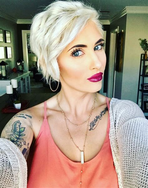 Platinum Blonde Pixie Haircut Rayahope Pixie Blonde Pixie Haircut Blonde Pixie Mom Hairstyles