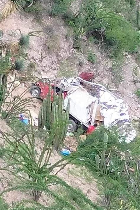 Volvi A Nacer Camioneta Cae A Voladero De Metros Y Conductor Se