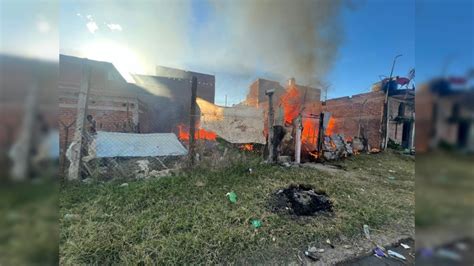 Mujer muere calcinada tras incendiarse su casa en Tangancícuaro La