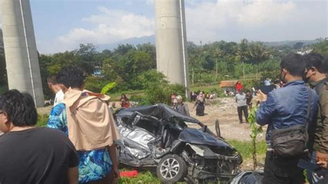 Korban Tewas Minibus Tertabrak Kereta Api Pengumpan Whoosh Bertambah