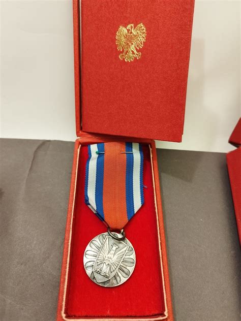 Order medal za zasługi prl legitymacja retro vintage Bydgoszcz OLX pl